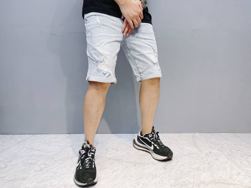 極淺藍 彈力 水波紋刷色 牛仔短破褲 極淺藍 彈力 水波紋刷色 牛仔短破褲
