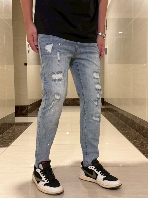 小直筒 淺藍 刷破 錐形牛仔褲 上寬下窄 牛仔破褲 小直筒 淺藍 刷破 錐形牛仔褲 上寬下窄 牛仔破褲