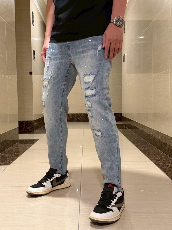 小直筒 淺藍 刷破 錐形牛仔褲 上寬下窄 牛仔破褲 小直筒 淺藍 刷破 錐形牛仔褲 上寬下窄 牛仔破褲