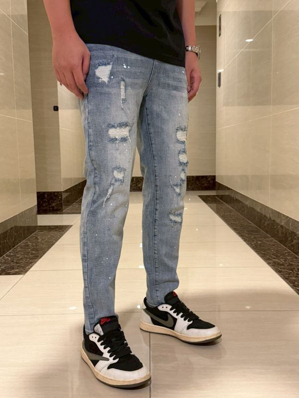 小直筒 淺藍 刷破 錐形牛仔褲 上寬下窄 牛仔破褲 小直筒 淺藍 刷破 錐形牛仔褲 上寬下窄 牛仔破褲