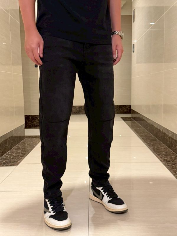 極簡風 膝蓋一線刀割 高磅數 直筒 牛仔寬褲 極簡風 膝蓋一線刀割 高磅數 直筒 牛仔寬褲