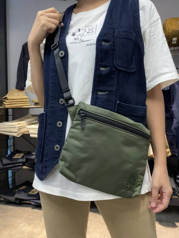 鬼デニム品牌斜背小物袋 Sacoche Bag 