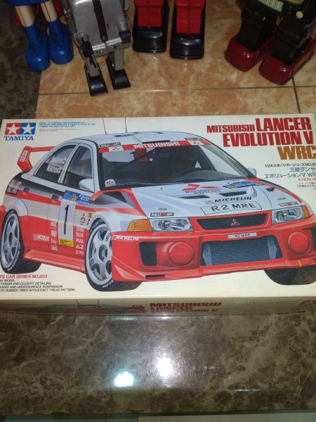 tamiya mitsubishi lancer evo wrrc 1/24 -不怕蘭博基尼法拉利，就怕三菱帶尾翼- 