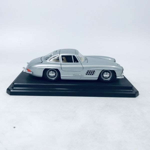  Burago 1/24 MERSEDES -BENZ 300 SL  