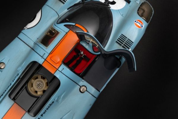 Amalgam Collection 保時捷 917K - 1971 年戴通納冠軍 - 海灣石油塗裝 - 賽車風化效果 1:8 比例 