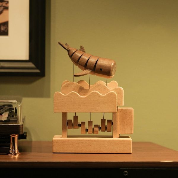 木製鯨魚動態模型 - 桌面減壓展示品（非音樂盒） 