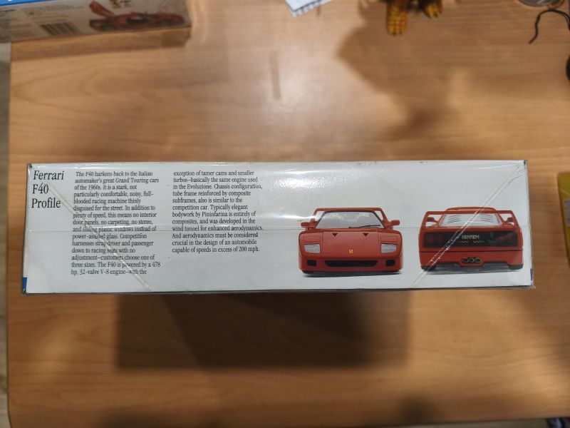 TESTORS 1:24 FERRARI F40 (金屬車身模型) 
