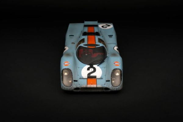 Amalgam Collection 保時捷 917K - 1971 年戴通納冠軍 - 海灣石油塗裝 - 賽車風化效果 1:8 比例 