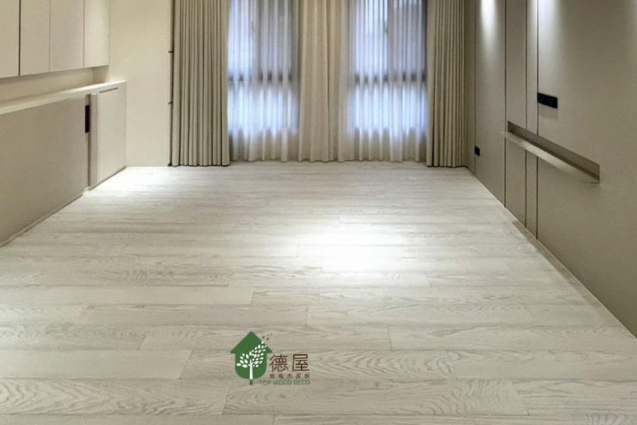 淡雅純白 X 簡約現代｜海島型實木地板｜德屋天然建材 木皮板,健康綠建材,天然建材,綠建材,天然木皮,裝潢建材,無毒建材,頂級木地板,頂級實木地板,海島型木地板首選,無毒木地板