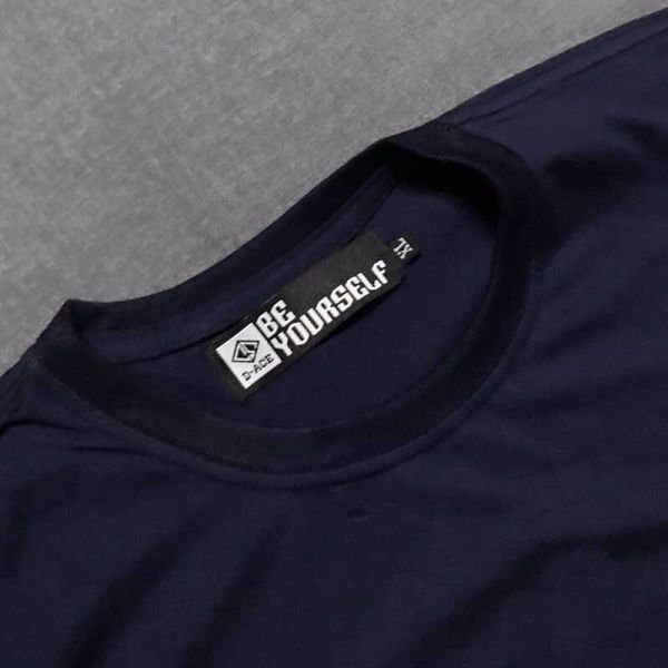 一般素踢(深藍) T-shirt、衣服、素踢、服飾、穿搭、潮流、衣服