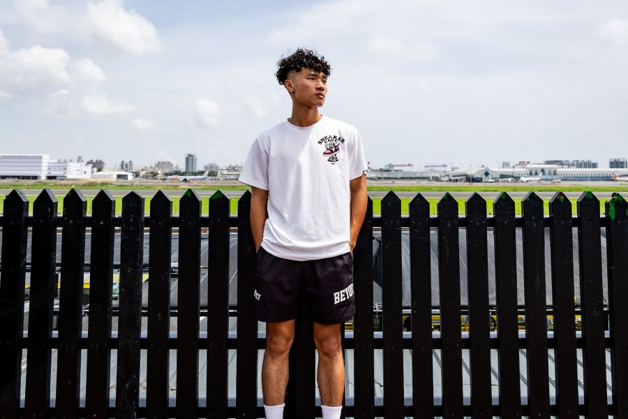 D-ACE SNEAKER你好帥熱昇華TEE(白) 踢恤、落肩踢恤、T-SHIRT、OVERSIZE、TEE、衣服、高磅數、重磅數、穿搭、迪艾斯、DS、DACE、服飾、穿搭、潮流