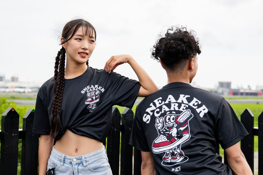D-ACE SNEAKER你好帥熱昇華TEE(黑) 踢恤、落肩踢恤、T-SHIRT、OVERSIZE、TEE、衣服、高磅數、重磅數、穿搭、迪艾斯、DS、DACE、服飾、穿搭、潮流