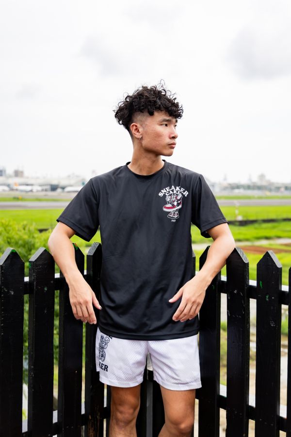 D-ACE SNEAKER你好帥熱昇華TEE(黑) 踢恤、落肩踢恤、T-SHIRT、OVERSIZE、TEE、衣服、高磅數、重磅數、穿搭、迪艾斯、DS、DACE、服飾、穿搭、潮流