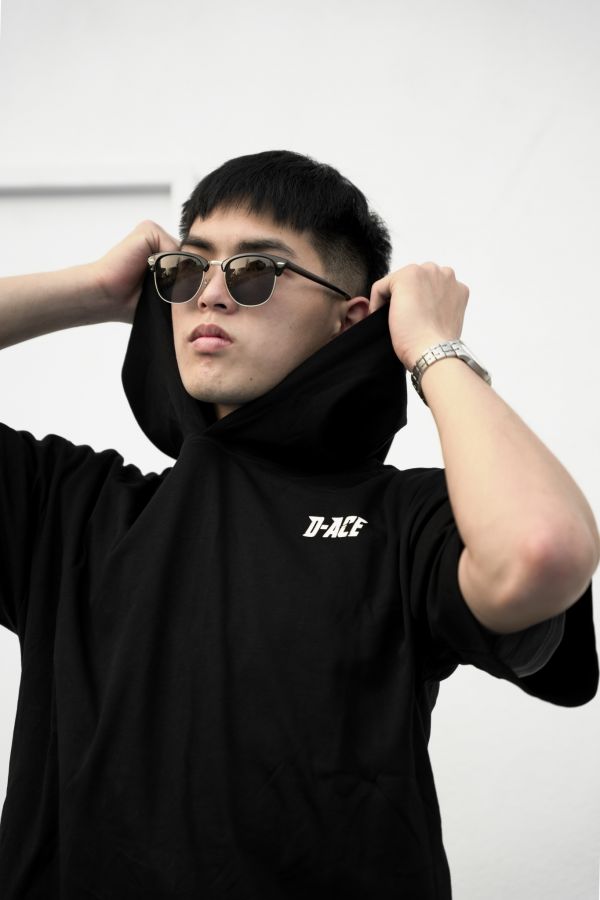 D-ACE HOODIE帽款落肩重磅TEE(闇黑) 踢恤、落肩踢恤、T-SHIRT、OVERSIZE、TEE、衣服、高磅數、重磅數、穿搭、迪艾斯、DS、DACE、服飾、穿搭、潮流