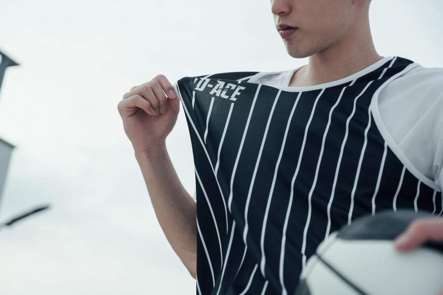 復古條文你好帥單面穿球衣(尊爵黑) Jersey、衣服、球衣、籃球衣、雙面穿球衣、服飾、穿搭、潮流、籃球、迪艾斯、設計、台灣