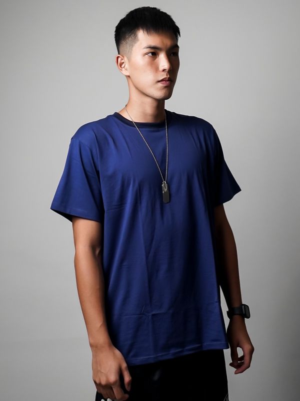 一般素踢(深藍) T-shirt、衣服、素踢、服飾、穿搭、潮流、衣服