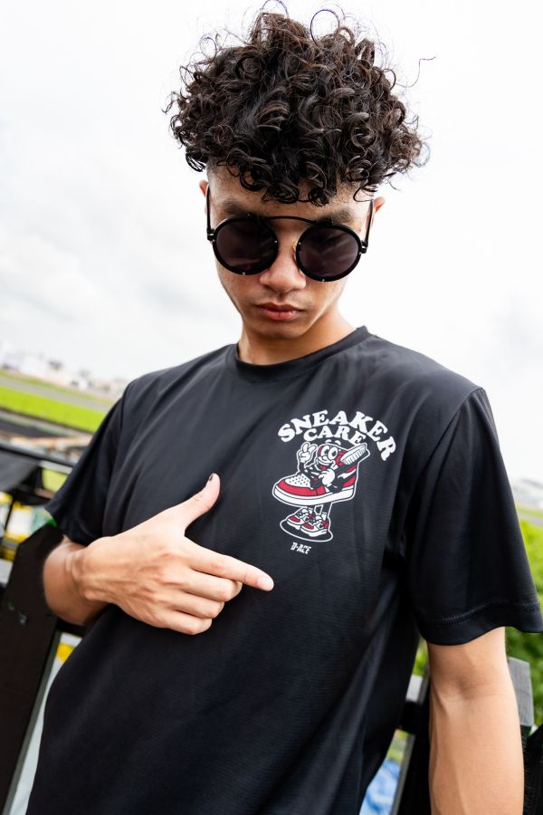 D-ACE SNEAKER你好帥熱昇華TEE(黑) 踢恤、落肩踢恤、T-SHIRT、OVERSIZE、TEE、衣服、高磅數、重磅數、穿搭、迪艾斯、DS、DACE、服飾、穿搭、潮流