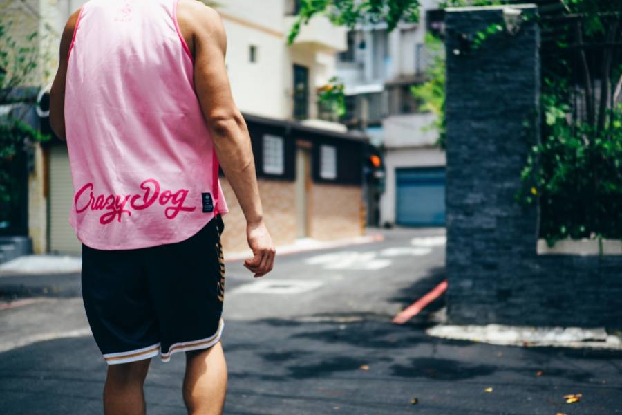 瘋狗你好帥單面穿球衣(粉1) Jersey、衣服、球衣、籃球衣、雙面穿球衣、服飾、穿搭、潮流、籃球、迪艾斯、設計、台灣