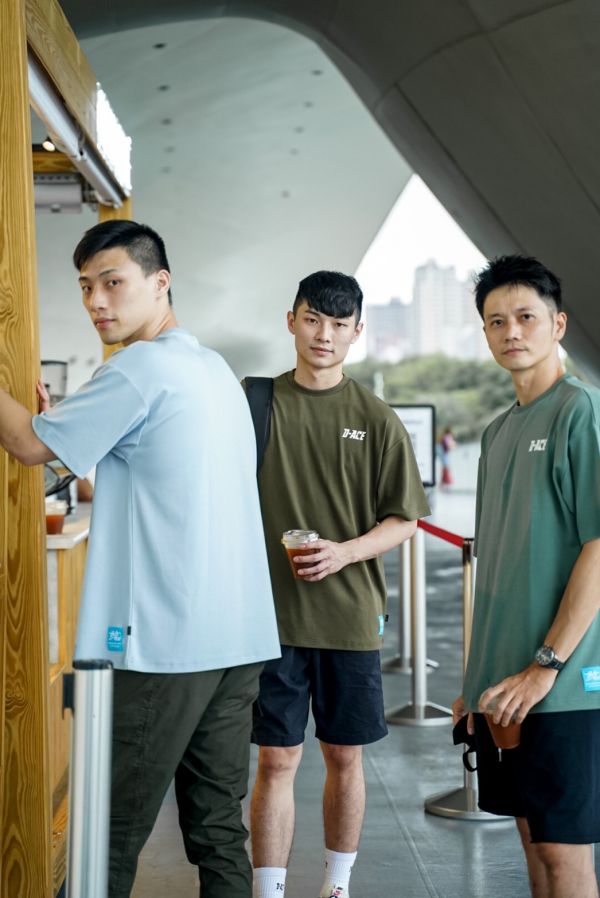 D-ACE落肩寬版彈性重磅素TEE(晴空藍) 踢恤、落肩踢恤、T-SHIRT、OVERSIZE、TEE、衣服、高磅數、重磅數、穿搭、迪艾斯、DS、DACE、服飾、穿搭、潮流
