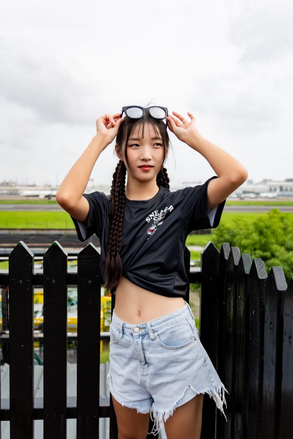 D-ACE SNEAKER你好帥熱昇華TEE(黑) 踢恤、落肩踢恤、T-SHIRT、OVERSIZE、TEE、衣服、高磅數、重磅數、穿搭、迪艾斯、DS、DACE、服飾、穿搭、潮流