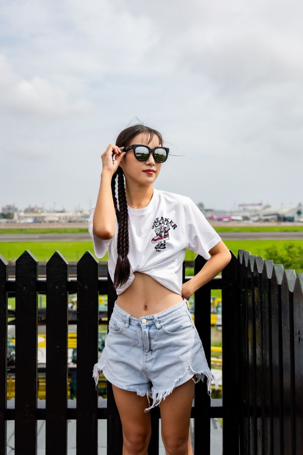D-ACE SNEAKER你好帥熱昇華TEE(白) 踢恤、落肩踢恤、T-SHIRT、OVERSIZE、TEE、衣服、高磅數、重磅數、穿搭、迪艾斯、DS、DACE、服飾、穿搭、潮流