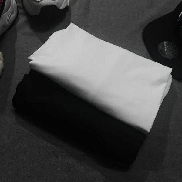 V領素踢(黑) T-shirt、衣服、素踢、服飾、穿搭、潮流、衣服