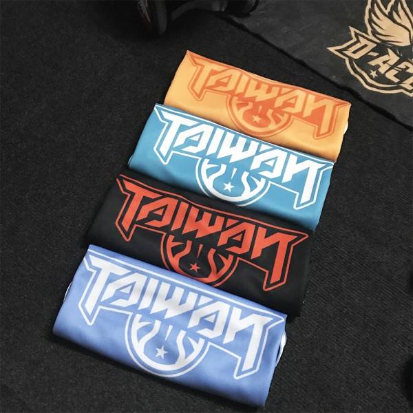 台灣隊長你好帥單面球衣(極致橘) Jersey、衣服、球衣、籃球衣、雙面穿球衣、服飾、穿搭、潮流、籃球、迪艾斯、設計、台灣