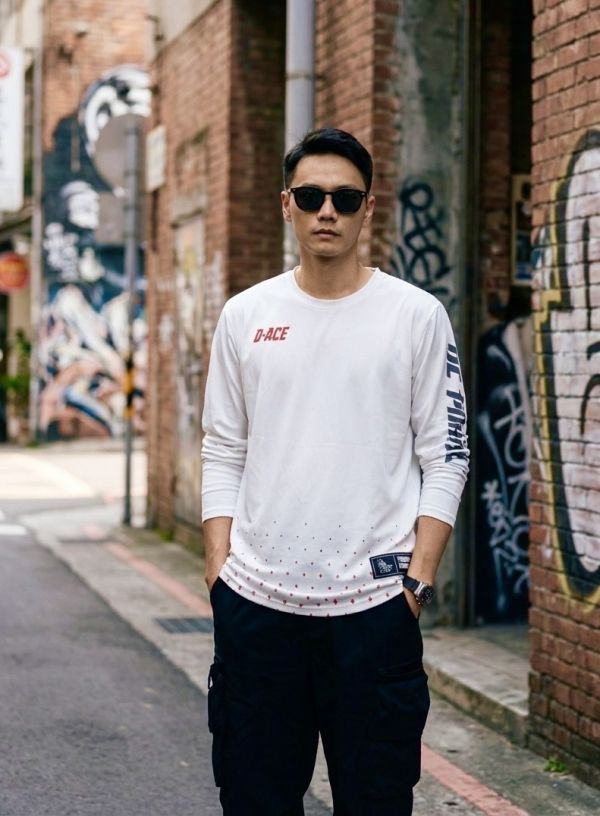 D-ACE DYG你好帥熱昇華排汗長袖TEE(白) 帽踢  電繡帽踢  迪艾斯  電繡  衣服  潮牌  穿搭  hoodie  DS 長袖 棉長袖