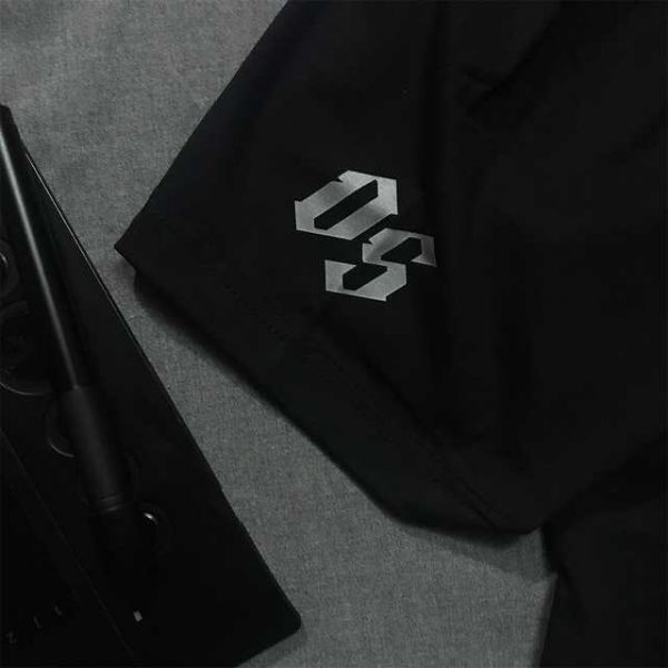 V領素踢(黑) T-shirt、衣服、素踢、服飾、穿搭、潮流、衣服