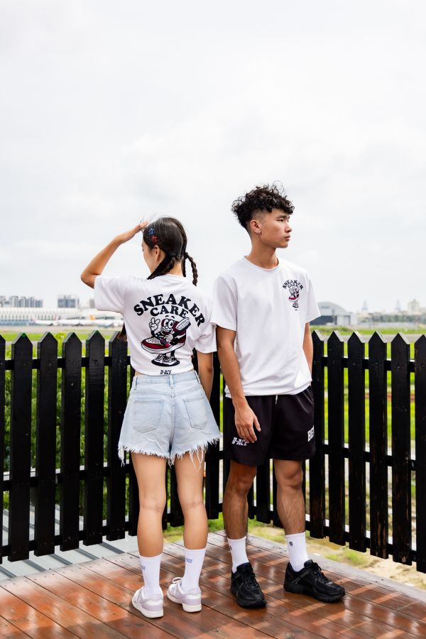 D-ACE SNEAKER你好帥熱昇華TEE(白) 踢恤、落肩踢恤、T-SHIRT、OVERSIZE、TEE、衣服、高磅數、重磅數、穿搭、迪艾斯、DS、DACE、服飾、穿搭、潮流