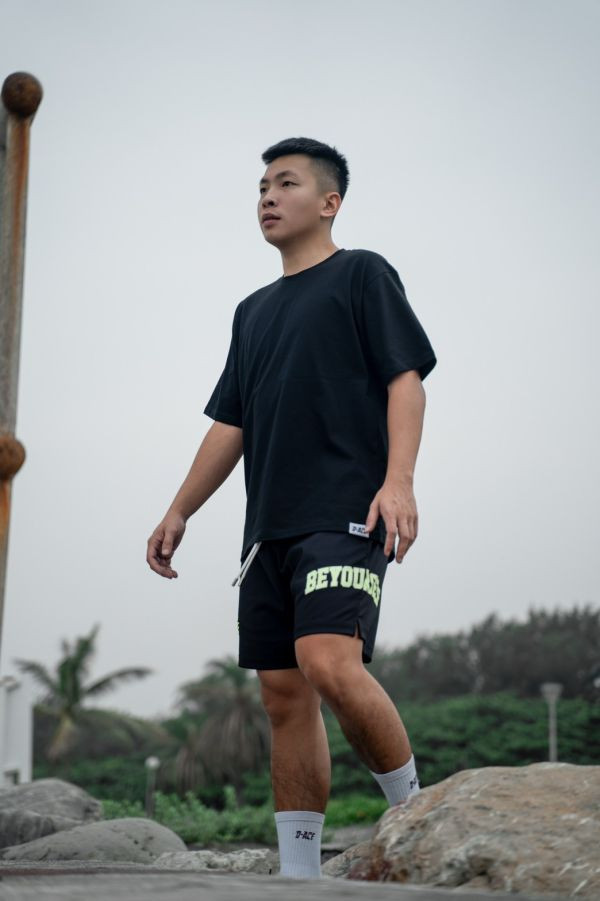 D-ACE涼感高磅數微落肩素TEE (黑) 踢恤、落肩踢恤、T-SHIRT、OVERSIZE、TEE、衣服、高磅數、重磅數、穿搭、迪艾斯、DS、DACE、服飾、穿搭、潮流