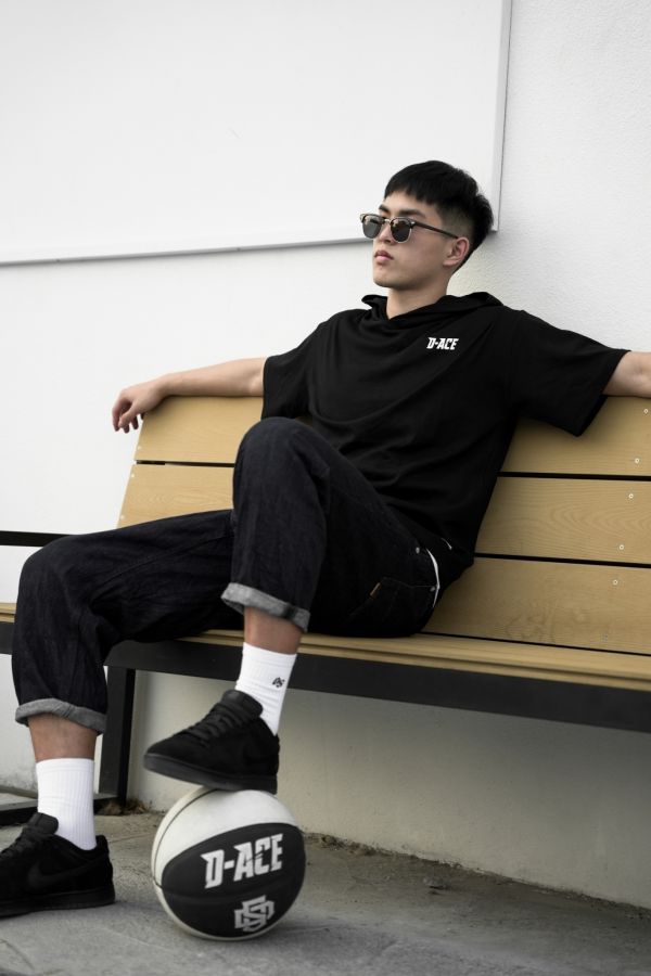 D-ACE HOODIE帽款落肩重磅TEE(闇黑) 踢恤、落肩踢恤、T-SHIRT、OVERSIZE、TEE、衣服、高磅數、重磅數、穿搭、迪艾斯、DS、DACE、服飾、穿搭、潮流