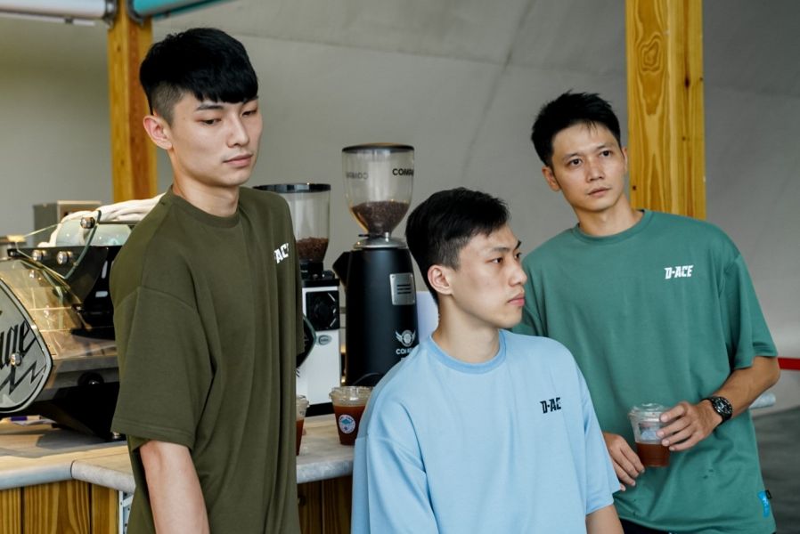 D-ACE落肩寬版彈性重磅素TEE(晴空藍) 踢恤、落肩踢恤、T-SHIRT、OVERSIZE、TEE、衣服、高磅數、重磅數、穿搭、迪艾斯、DS、DACE、服飾、穿搭、潮流