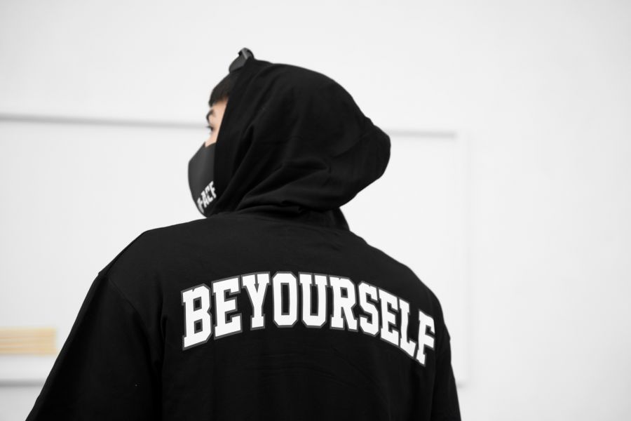 D-ACE HOODIE帽款落肩重磅TEE(闇黑) 踢恤、落肩踢恤、T-SHIRT、OVERSIZE、TEE、衣服、高磅數、重磅數、穿搭、迪艾斯、DS、DACE、服飾、穿搭、潮流