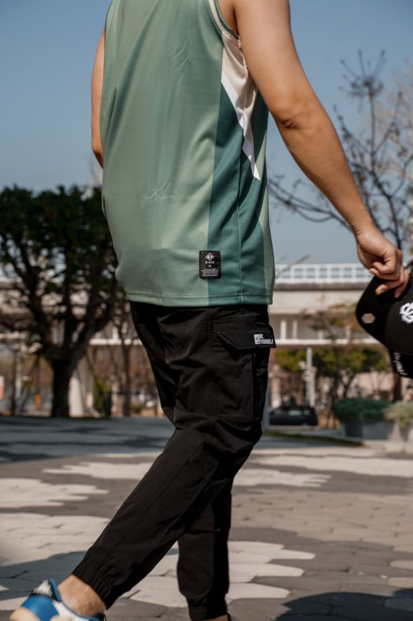 BE YOURSELF V領單面穿球衣 Jersey、衣服、球衣、籃球衣、雙面穿球衣、服飾、穿搭、潮流、籃球、迪艾斯、設計、台灣