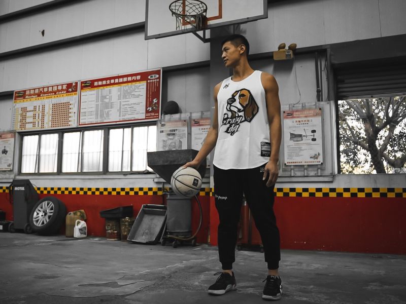 極致白瘋狗單面穿球衣 Jersey、衣服、球衣、籃球衣、雙面穿球衣、服飾、穿搭、潮流、籃球、迪艾斯、設計、台灣