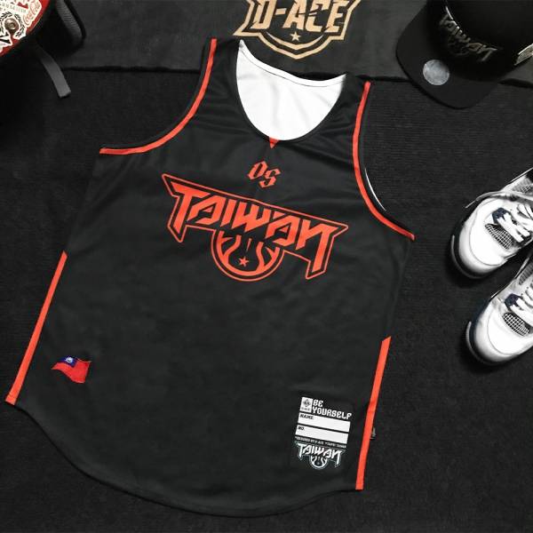 台灣隊長你好帥單面球衣(黑橘) Jersey、衣服、球衣、籃球衣、雙面穿球衣、服飾、穿搭、潮流、籃球、迪艾斯、設計、台灣