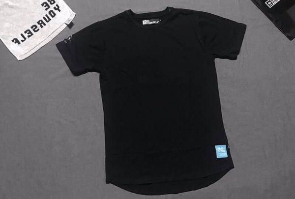 U型下擺素踢(黑) T-shirt、衣服、素踢、服飾、穿搭、潮流、衣服