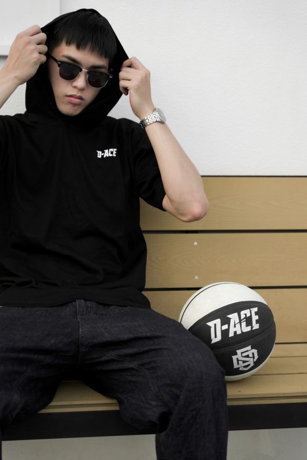 D-ACE HOODIE帽款落肩重磅TEE(闇黑) 踢恤、落肩踢恤、T-SHIRT、OVERSIZE、TEE、衣服、高磅數、重磅數、穿搭、迪艾斯、DS、DACE、服飾、穿搭、潮流