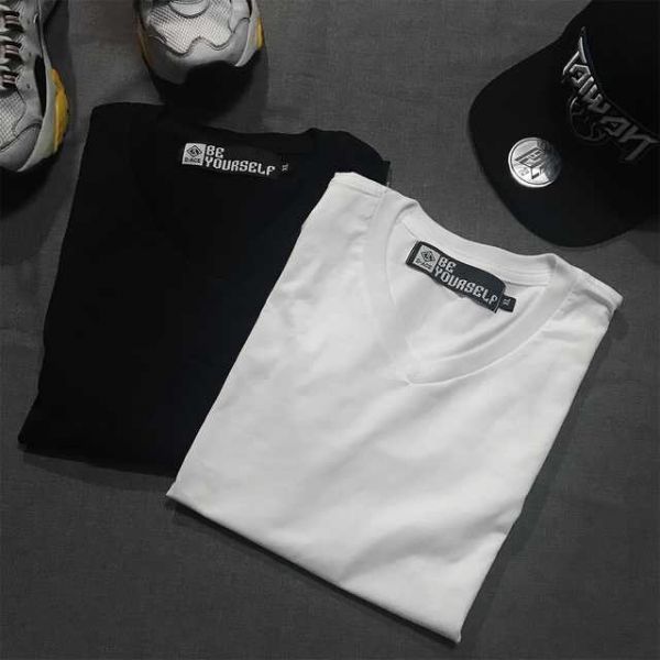 V領素踢(黑) T-shirt、衣服、素踢、服飾、穿搭、潮流、衣服