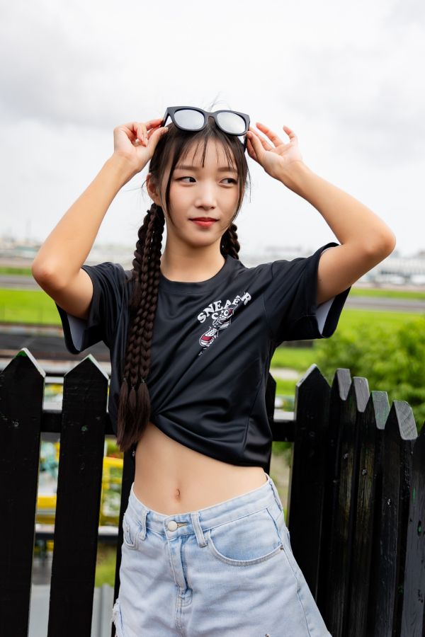 D-ACE SNEAKER你好帥熱昇華TEE(黑) 踢恤、落肩踢恤、T-SHIRT、OVERSIZE、TEE、衣服、高磅數、重磅數、穿搭、迪艾斯、DS、DACE、服飾、穿搭、潮流