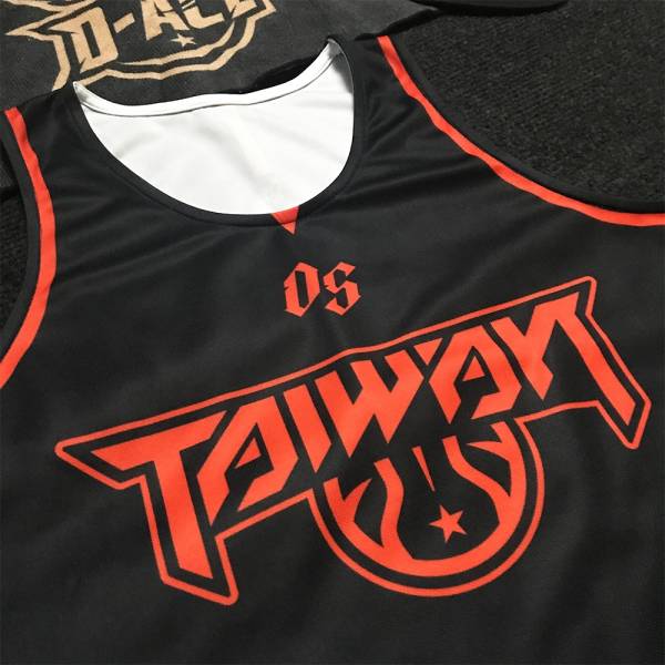 台灣隊長你好帥單面球衣(黑橘) Jersey、衣服、球衣、籃球衣、雙面穿球衣、服飾、穿搭、潮流、籃球、迪艾斯、設計、台灣