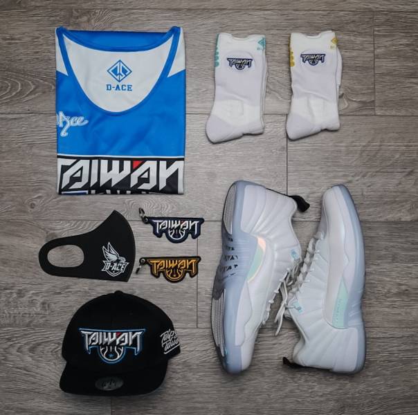 台灣隊長你好帥雙面球衣(藍白) Jersey、衣服、球衣、籃球衣、雙面穿球衣、服飾、穿搭、潮流、籃球、迪艾斯、設計、台灣