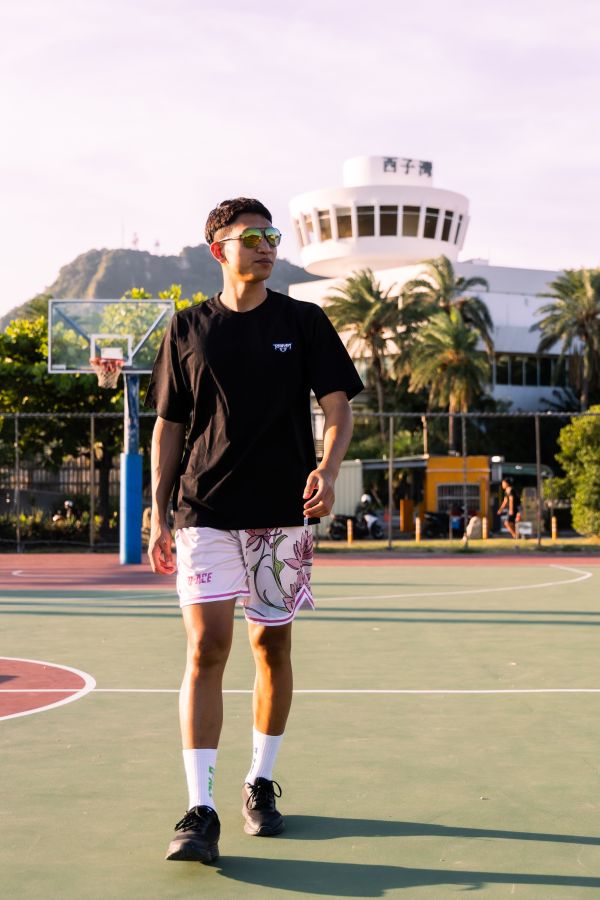 D-ACE台灣隊長你好帥高磅數微落肩TEE 踢恤、落肩踢恤、T-SHIRT、OVERSIZE、TEE、衣服、高磅數、重磅數、穿搭、迪艾斯、DS、DACE、服飾、穿搭、潮流