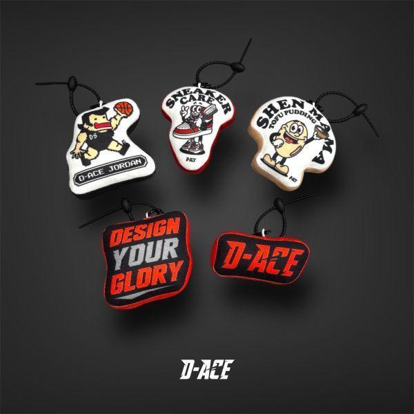 D-ACE SNEAKER CARE立體布偶吊飾 踢恤、落肩踢恤、T-SHIRT、OVERSIZE、TEE、衣服、高磅數、重磅數、穿搭、迪艾斯、DS、DACE、服飾、穿搭、潮流