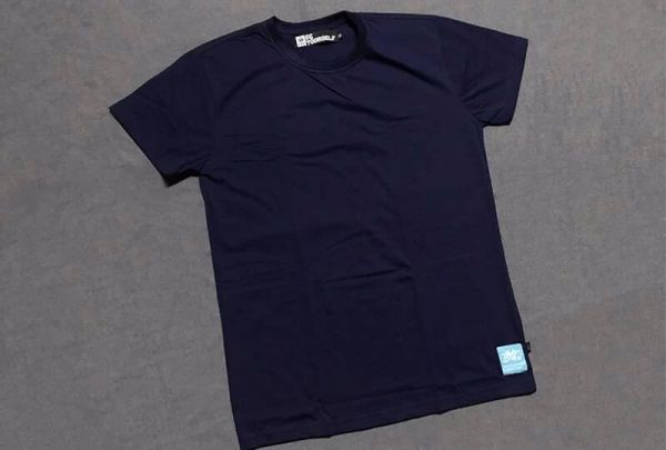 一般素踢(深藍) T-shirt、衣服、素踢、服飾、穿搭、潮流、衣服