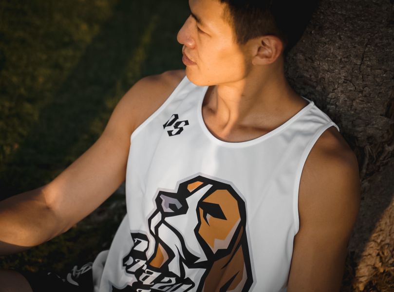 極致白瘋狗單面穿球衣 Jersey、衣服、球衣、籃球衣、雙面穿球衣、服飾、穿搭、潮流、籃球、迪艾斯、設計、台灣