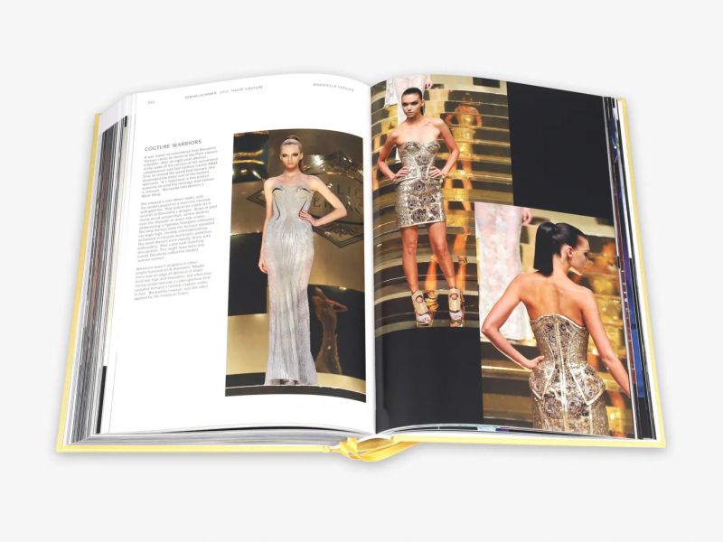 Versace Catwalk The Complete Collections (凡賽斯時裝秀全紀實) 