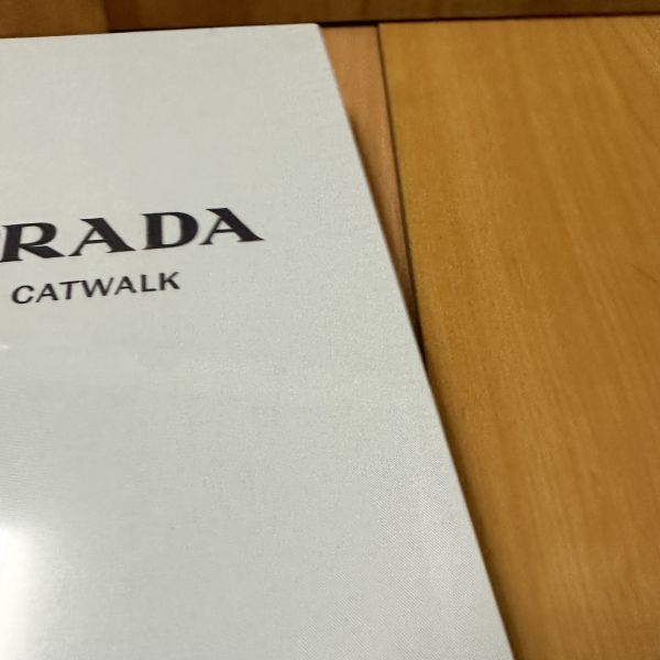 (微恙)Prada Catwalk The Complete Fashion Collections(Prada普拉達時裝秀全紀實) 