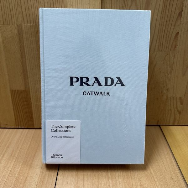 (微恙)Prada Catwalk The Complete Fashion Collections(Prada普拉達時裝秀全紀實) 